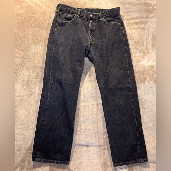 Classic Levi’s 501 Jeans in Black - Picture 2 of 4